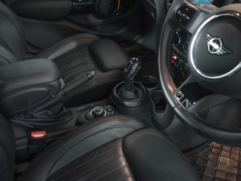 2022 (72) MINI HATCHBACK 1.5 Cooper Exclusive 5dr Auto 4945343