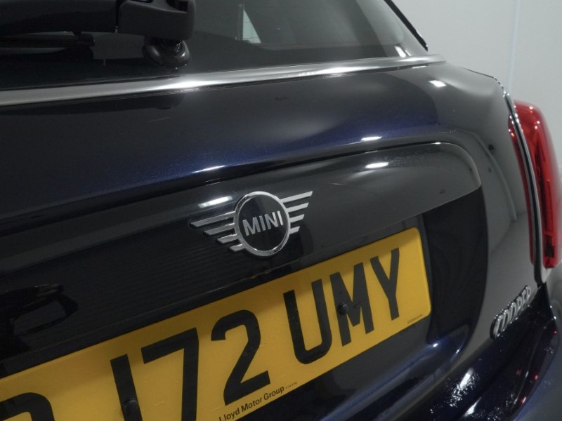 2022 (72) MINI HATCHBACK 1.5 Cooper Exclusive 5dr Auto 4945328