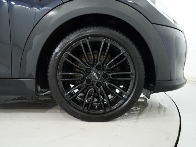 2022 (72) MINI HATCHBACK 1.5 Cooper Exclusive 5dr Auto 4945362