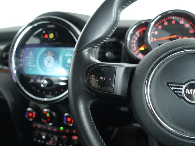 2022 (72) MINI HATCHBACK 1.5 Cooper Exclusive 5dr Auto 4945345