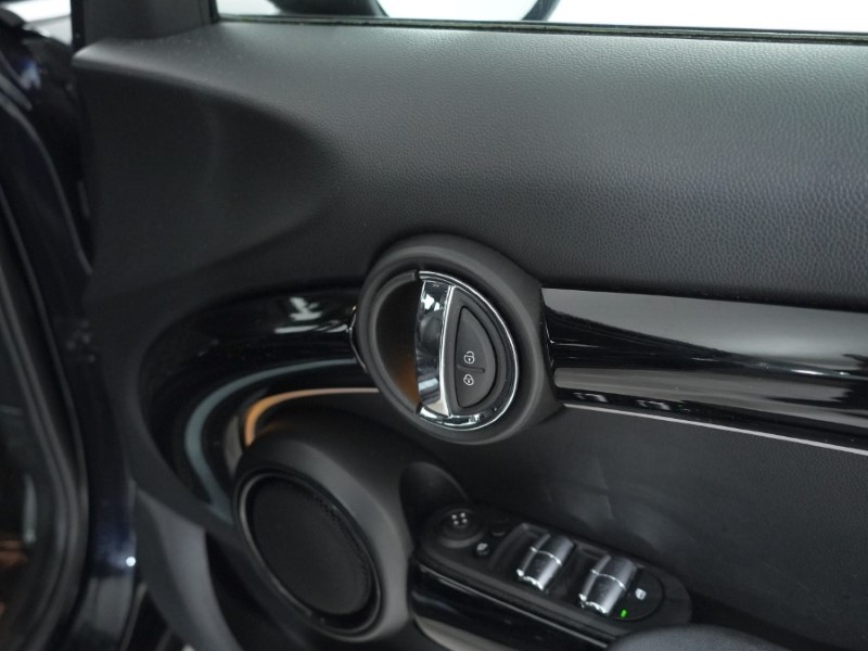 2022 (72) MINI HATCHBACK 1.5 Cooper Exclusive 5dr Auto 4945341