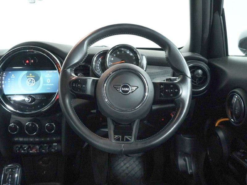 2022 (72) MINI HATCHBACK 1.5 Cooper Exclusive 5dr Auto 4945336