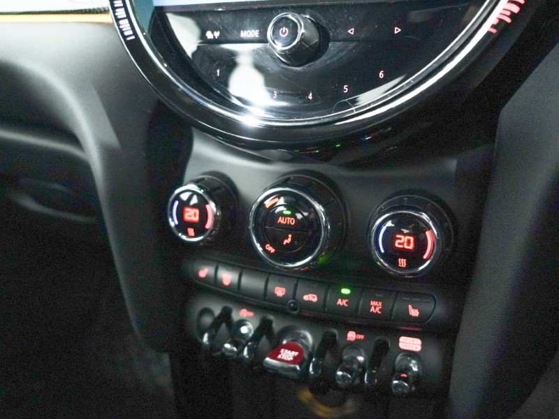 2022 (72) MINI HATCHBACK 1.5 Cooper Exclusive 5dr Auto 4945351