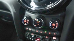 2022 (72) MINI HATCHBACK 1.5 Cooper Exclusive 5dr Auto 4945351