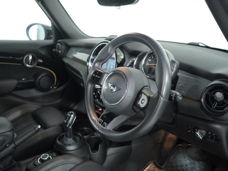 2022 (72) MINI HATCHBACK 1.5 Cooper Exclusive 5dr Auto 4945342