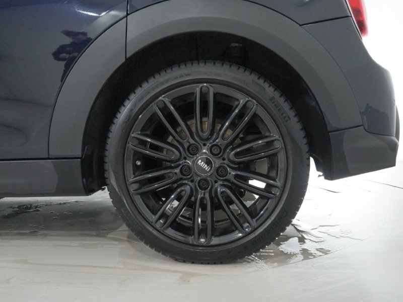 2022 (72) MINI HATCHBACK 1.5 Cooper Exclusive 5dr Auto 4945364