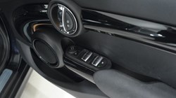 2022 (72) MINI HATCHBACK 1.5 Cooper Exclusive 5dr Auto 4945340