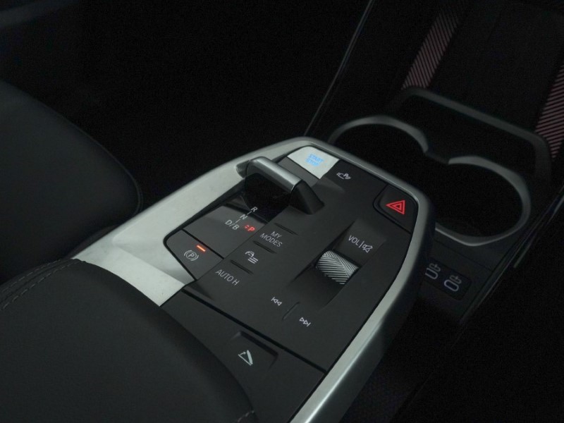 2025 (25) BMW iX1 150kW eDrive20 M Sport 65kWh 5dr Auto 4964982