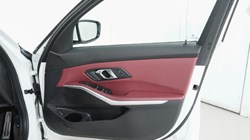 2025 (25) BMW 3 SERIES 320i M Sport 5dr Step Auto 4984517