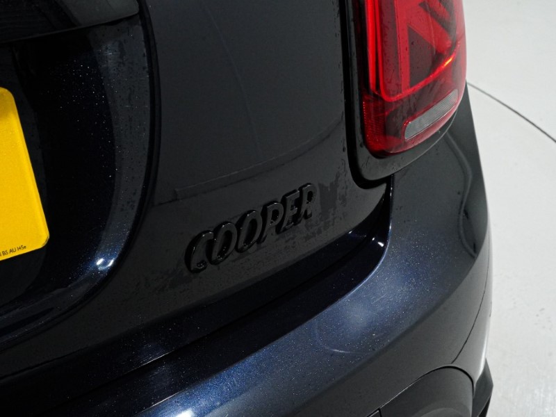 2022 (22) MINI HATCHBACK 1.5 Cooper Exclusive 3dr Auto 4978945