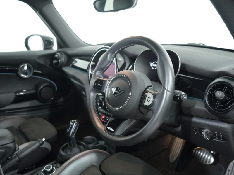 2023 (73) MINI HATCHBACK 1.5 Cooper Sport Premium 3dr Auto 4978407