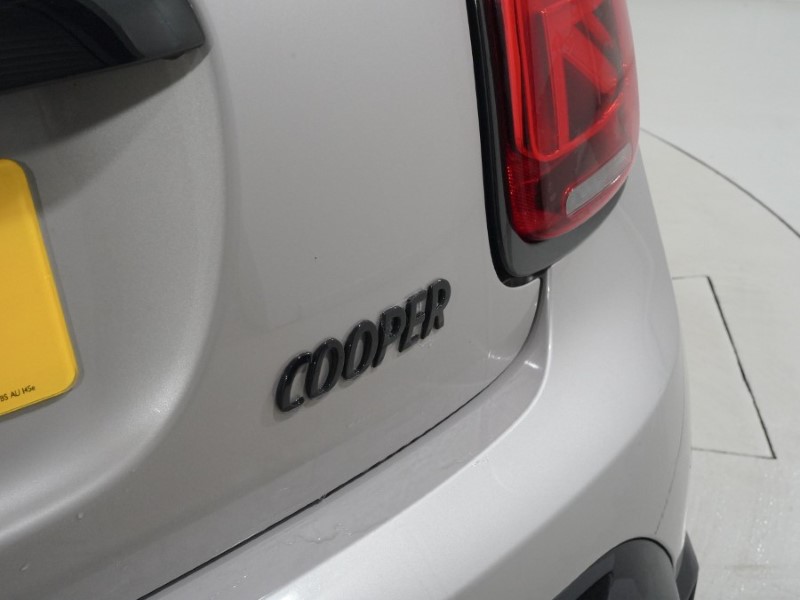 2023 (73) MINI HATCHBACK 1.5 Cooper Sport Premium 3dr Auto 4978402