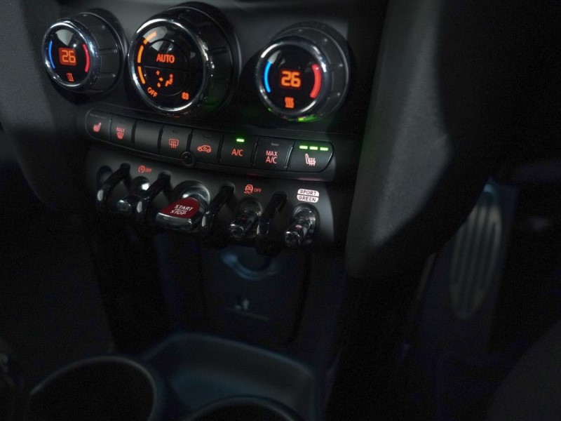 2023 (73) MINI HATCHBACK 1.5 Cooper Sport Premium 3dr Auto 4978428