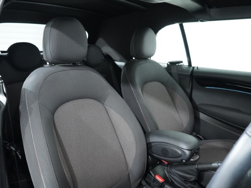 2022 (72) MINI CONVERTIBLE 1.5 Cooper Classic 2dr Auto 4979391