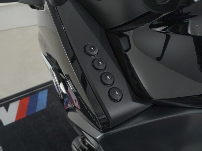 2025 (74) BMW Motorrad R1250 RT LE 4974768