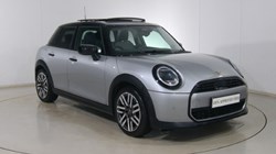2024 (74) MINI COOPER 1.5 C Classic 5dr Auto 5002369
