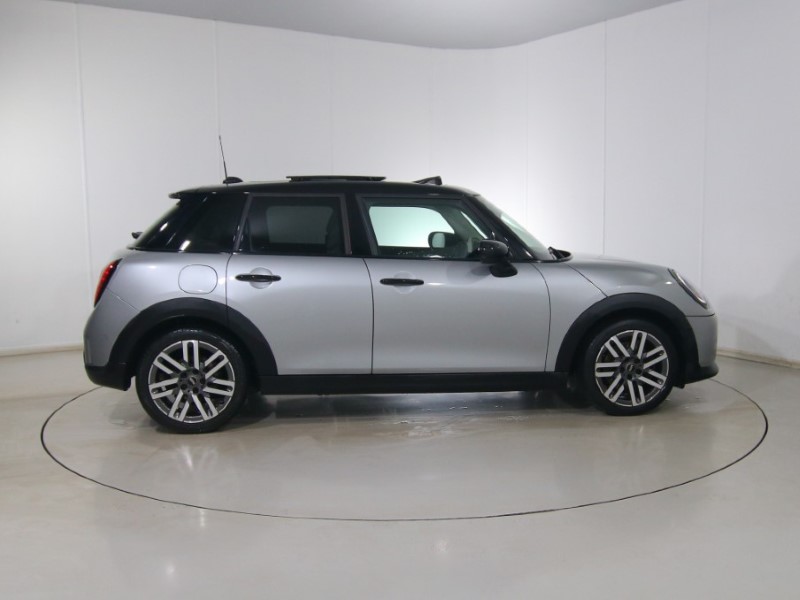 2024 (74) MINI COOPER 1.5 C Classic 5dr Auto 5002376