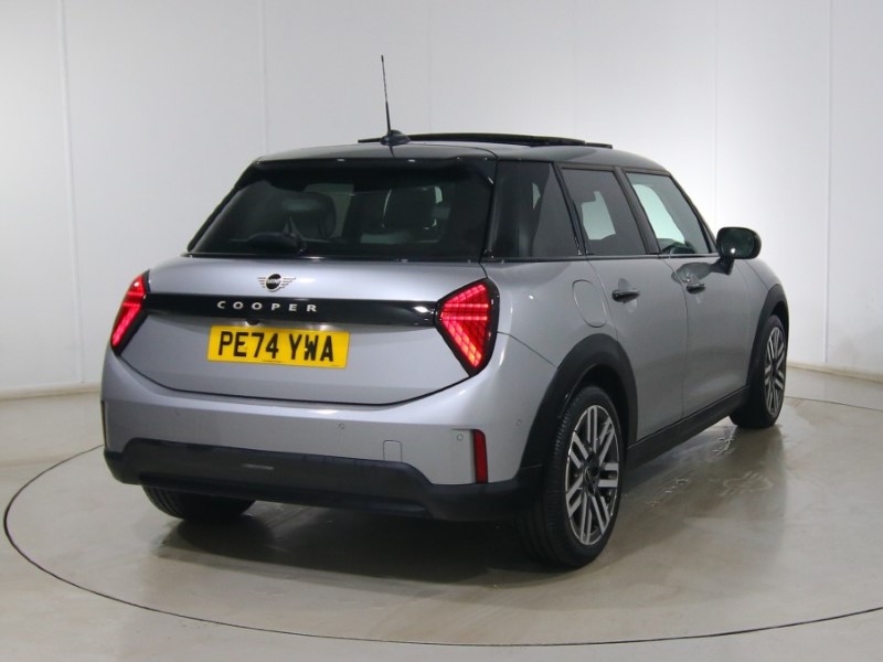 2024 (74) MINI COOPER 1.5 C Classic 5dr Auto 5002375