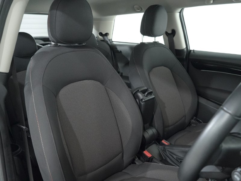 2022 (72) MINI HATCHBACK 1.5 Cooper Classic 3dr Auto 5009896