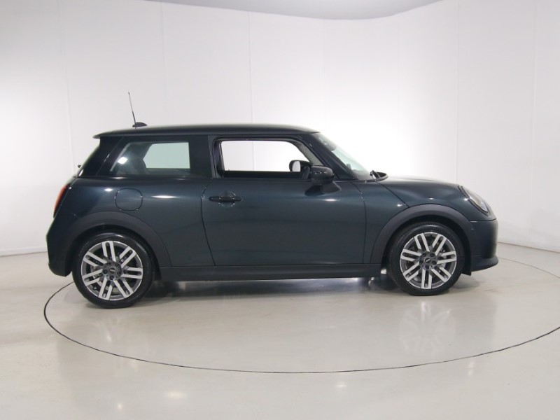 2026 (75) MINI COOPER 1.5 C Classic 3dr Auto 5630796