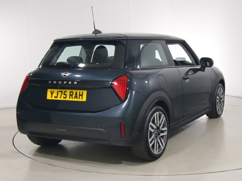 2026 (75) MINI COOPER 1.5 C Classic 3dr Auto 5630795