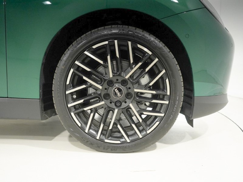 2026 (75) MINI COOPER 135kW E Exclusive 41kWh 3dr Auto 5630979