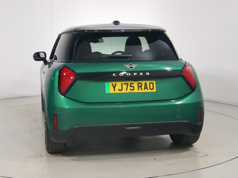 2026 (75) MINI COOPER 135kW E Exclusive 41kWh 3dr Auto 5630988