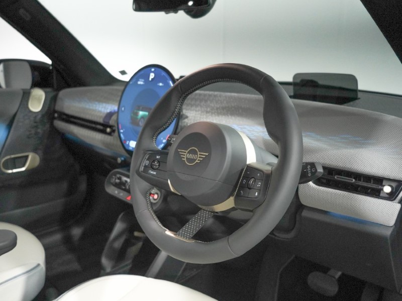 2026 (75) MINI COOPER 135kW E Exclusive 41kWh 3dr Auto 5630972