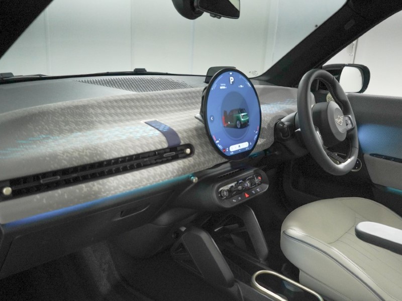 2026 (75) MINI COOPER 135kW E Exclusive 41kWh 3dr Auto 5630976