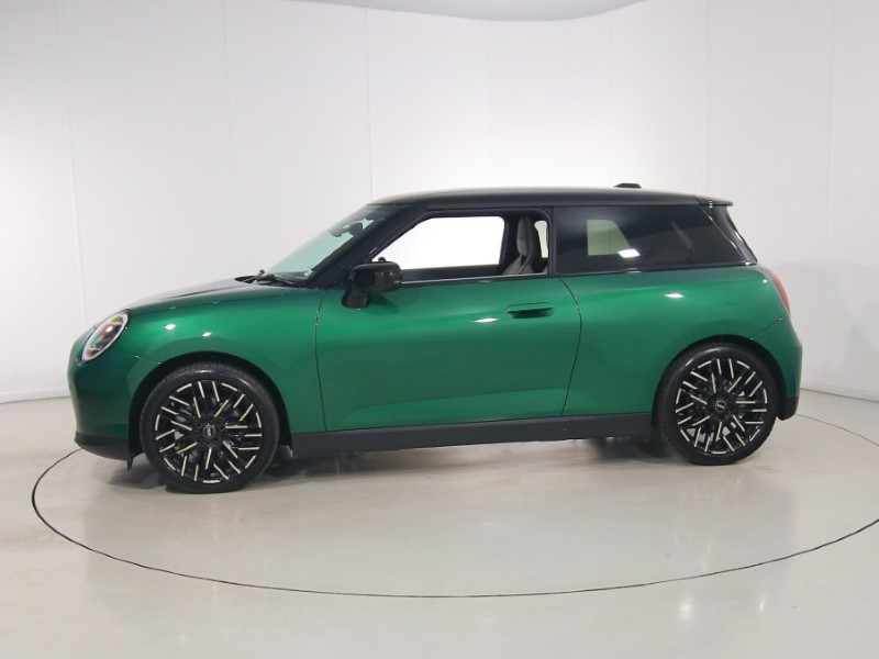 2026 (75) MINI COOPER 135kW E Exclusive 41kWh 3dr Auto 5630986