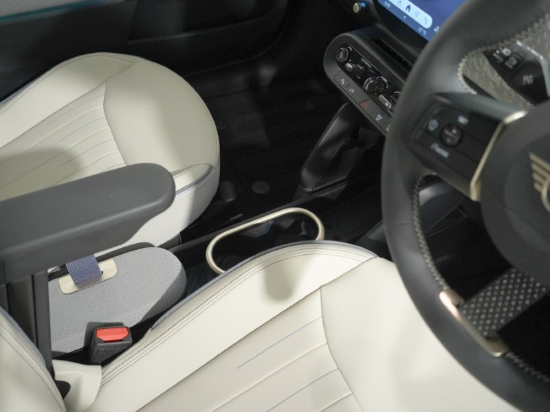 2026 (75) MINI COOPER 135kW E Exclusive 41kWh 3dr Auto 5630973