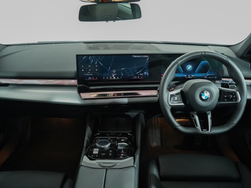 2025 (25) BMW 5 SERIES 520i M Sport 4dr Auto 5018030