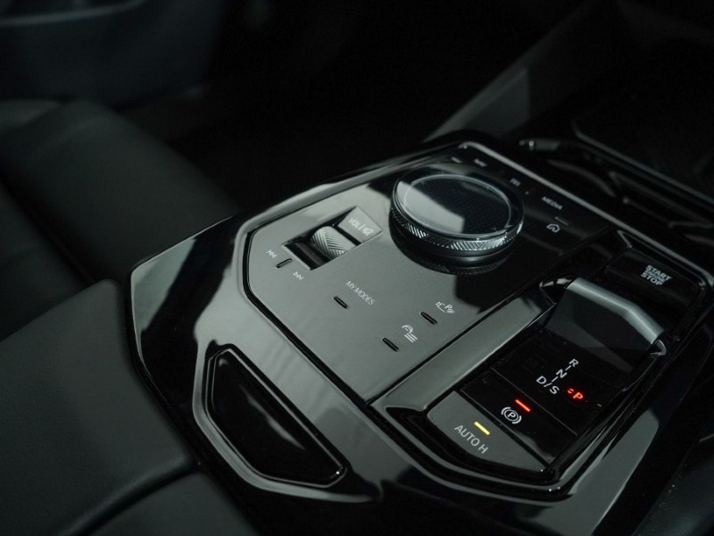 2025 (25) BMW 5 SERIES 520i M Sport 4dr Auto 5018039