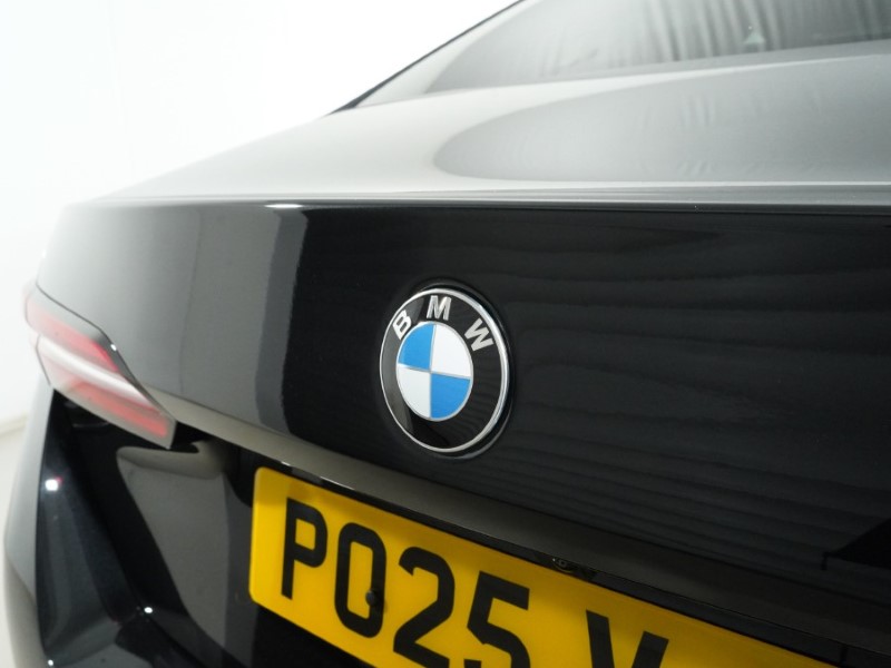 2025 (25) BMW 5 SERIES 520i M Sport 4dr Auto 5018012