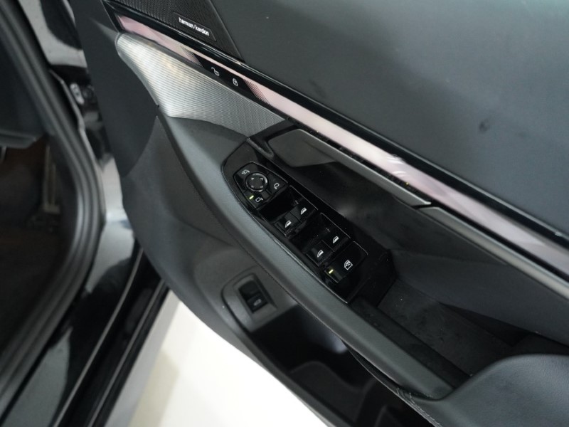 2025 (25) BMW 5 SERIES 520i M Sport 4dr Auto 5018017