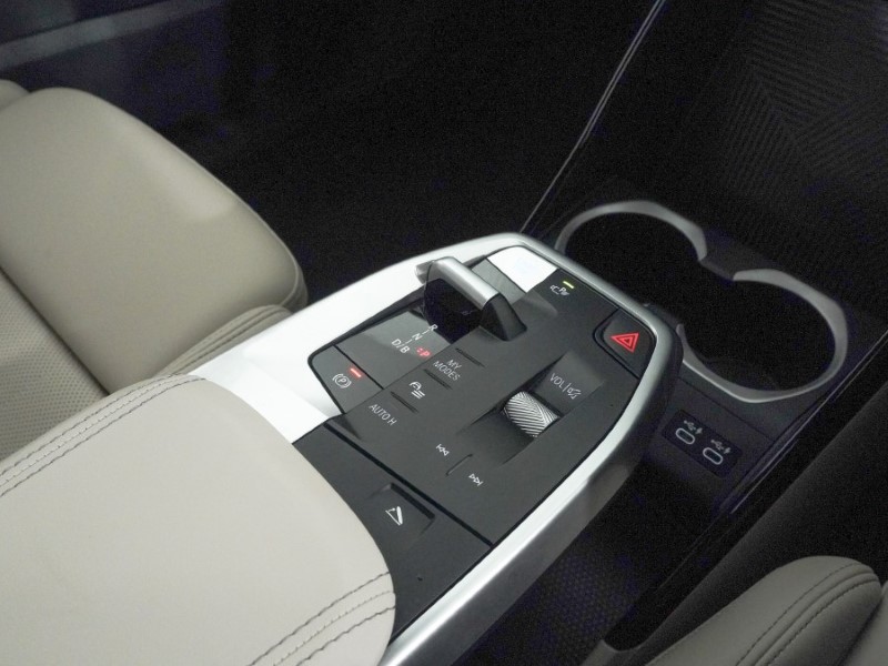 2024 (24) BMW iX1 150kW eDrive20 M Sport 65kWh 5dr Auto 5065069