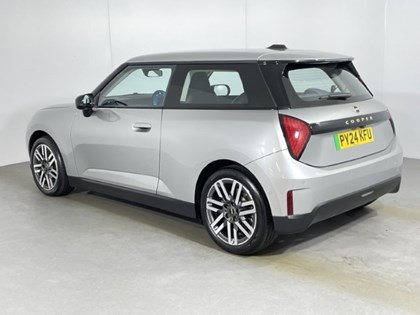 2024 (24) MINI COOPER 135kW E Classic 41kWh 3dr Auto