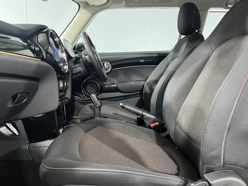 2022 (72) MINI HATCHBACK 1.5 Cooper Classic 3dr Auto 5051219