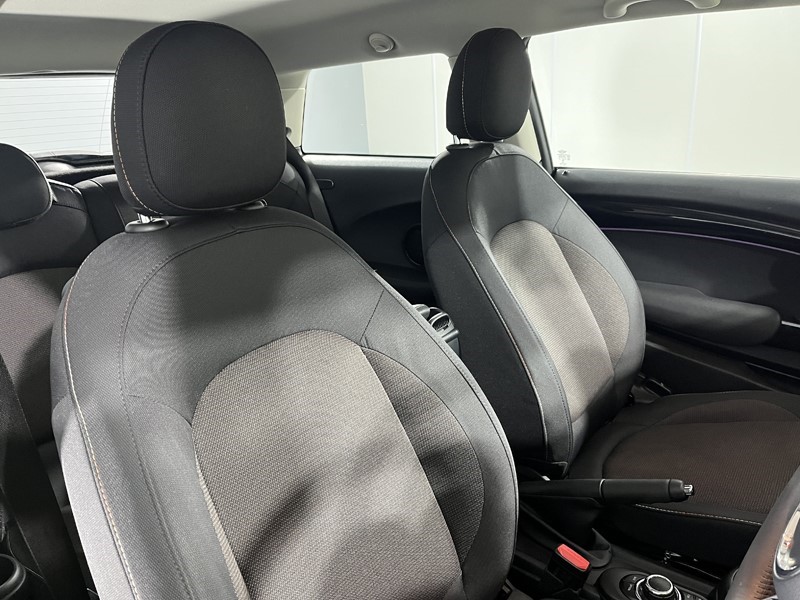 2022 (72) MINI HATCHBACK 1.5 Cooper Classic 3dr Auto 5051196