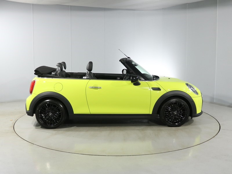 2022 (72) MINI CONVERTIBLE 1.5 Cooper Exclusive 2dr Auto 5051230