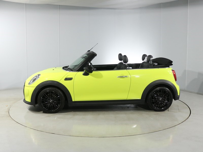 2022 (72) MINI CONVERTIBLE 1.5 Cooper Exclusive 2dr Auto 5051273