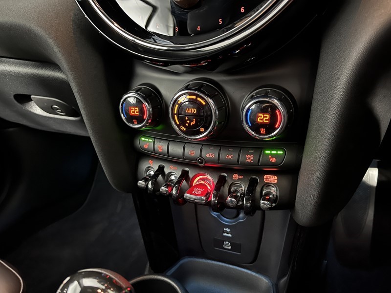 2022 (72) MINI CONVERTIBLE 1.5 Cooper Exclusive 2dr Auto 5051257