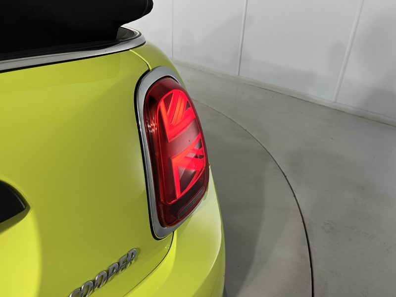 2022 (72) MINI CONVERTIBLE 1.5 Cooper Exclusive 2dr Auto 5051269