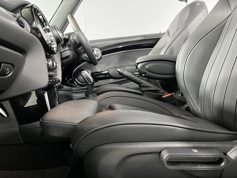 2022 (72) MINI CONVERTIBLE 1.5 Cooper Exclusive 2dr Auto 5051261