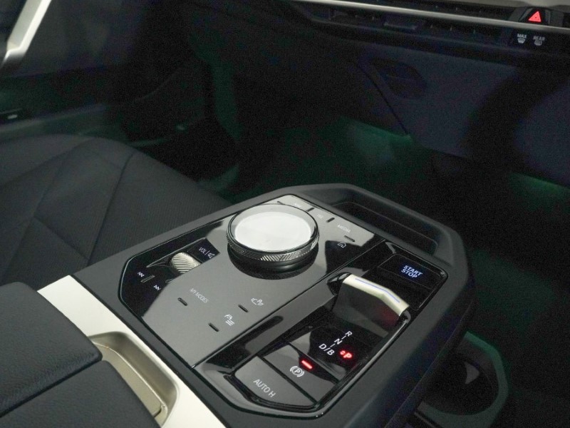 2023 (23) BMW iX 240kW xDrive40 M Sport 76.6kWh 5dr Auto 5083545