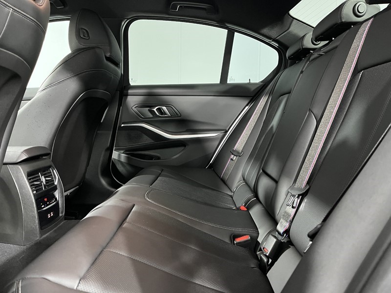 2025 (25) BMW 3 SERIES 320i M Sport 4dr Step Auto 5050574