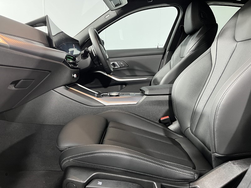 2025 (25) BMW 3 SERIES 320i M Sport 4dr Step Auto 5050573