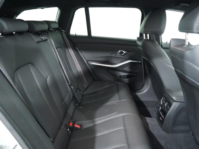 2025 (25) BMW 3 SERIES 320i M Sport 5dr Step Auto 5155500