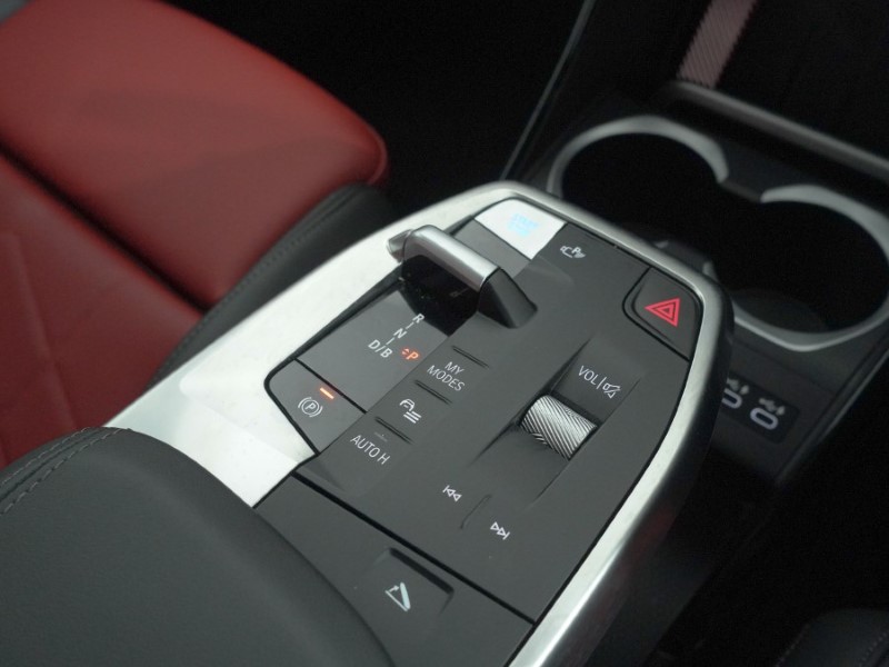 2024 (24) BMW iX1 150kW eDrive20 M Sport 65kWh 5dr Auto 5110010