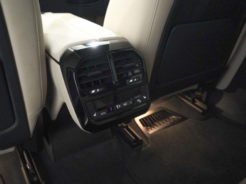 2022 (72) BMW iX 240kW xDrive40 M Sport Edition 76.6kWh 5dr Auto 5108463